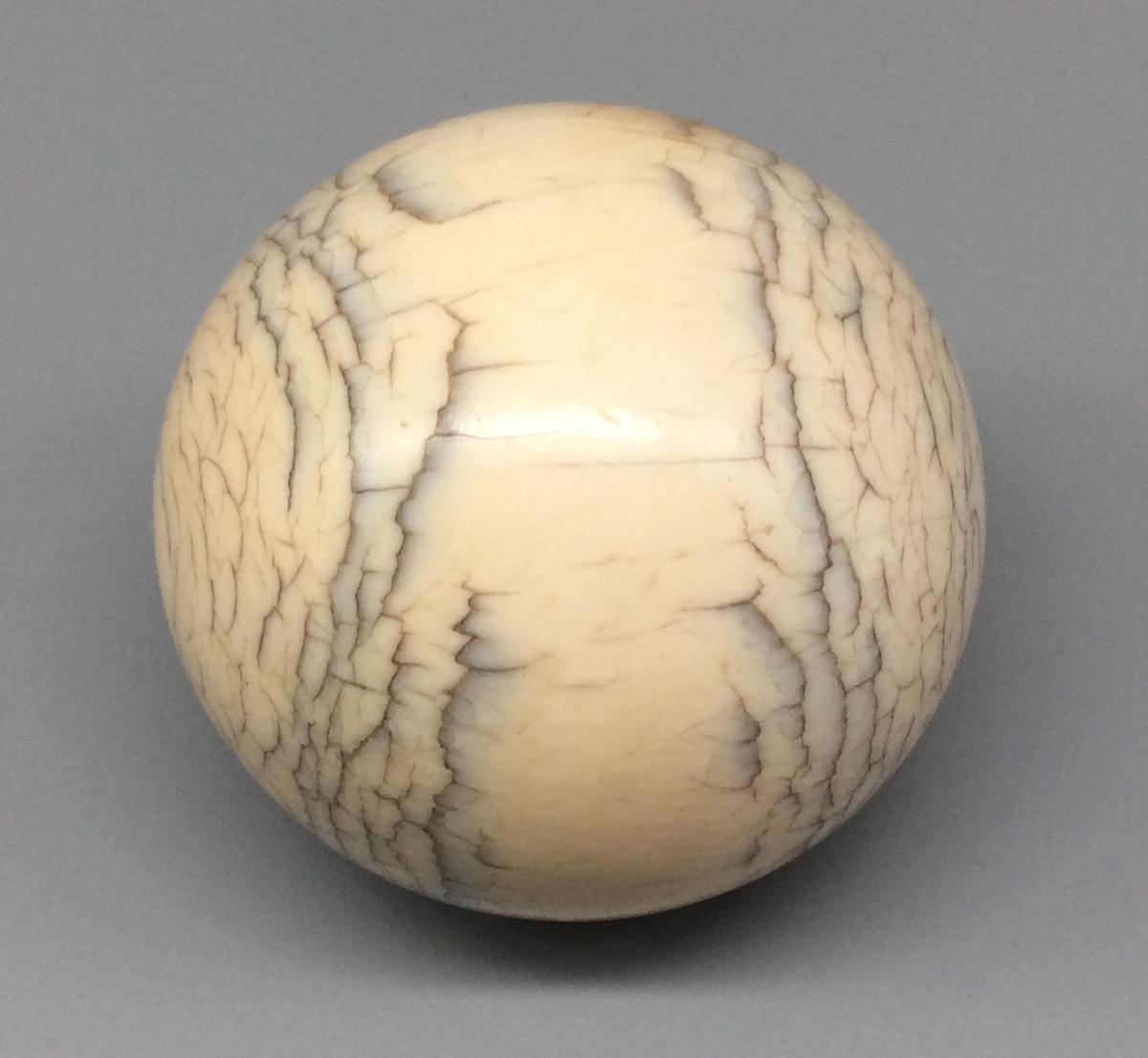 1981.0038.003 Billiard ball, view 1