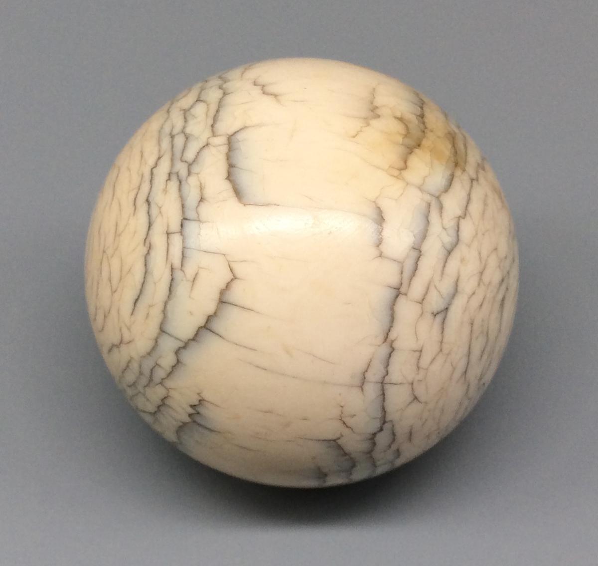 1981.0038.003 Billiard ball, view 2