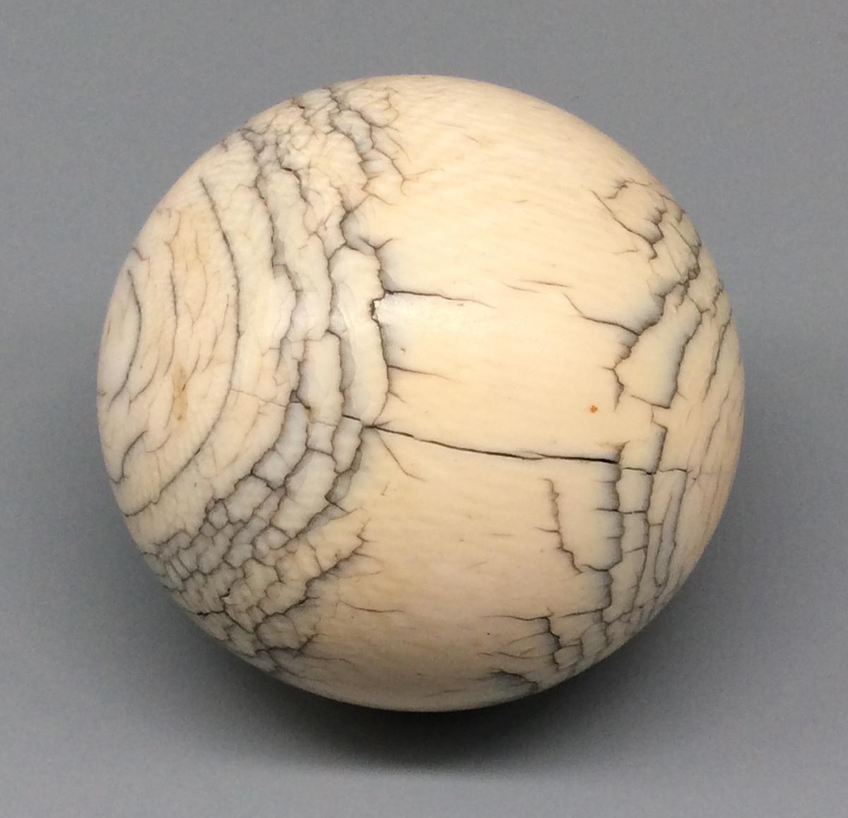 1981.0038.004 Billiard ball, view 2