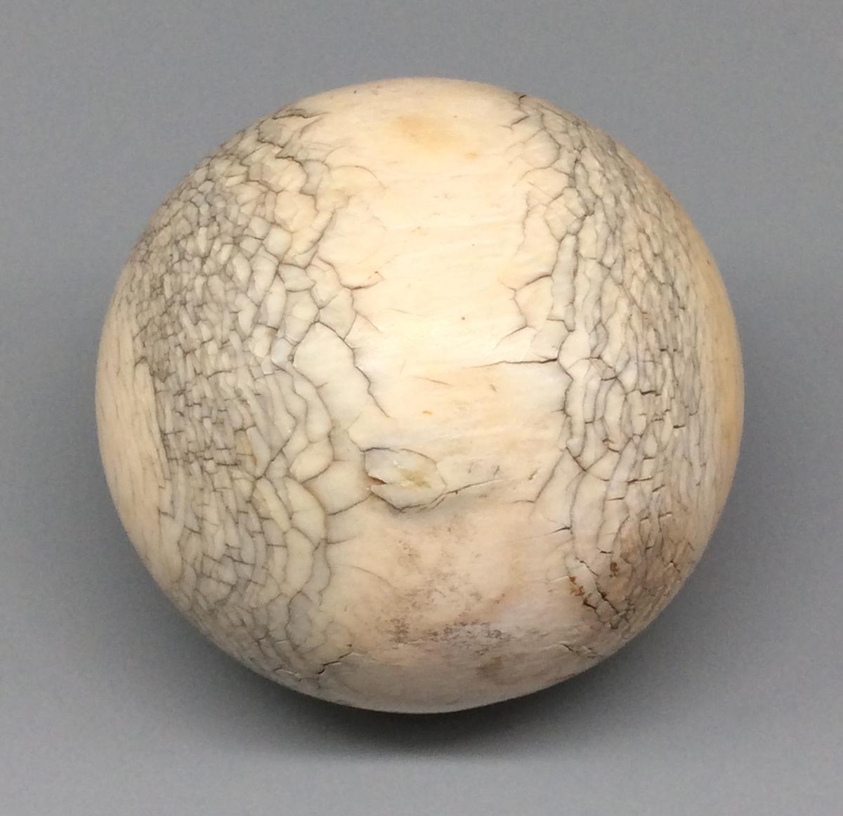 1981.0038.005 Billiard ball, view 2