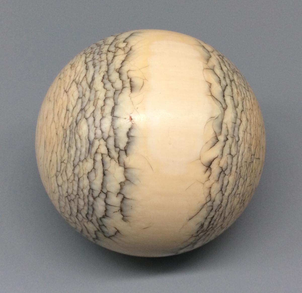 1981.0038.007 Billiard ball, view 1