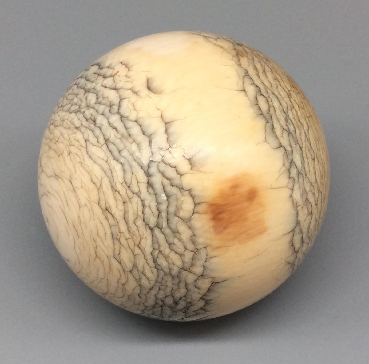 1981.0038.007 Billiard ball, view 2