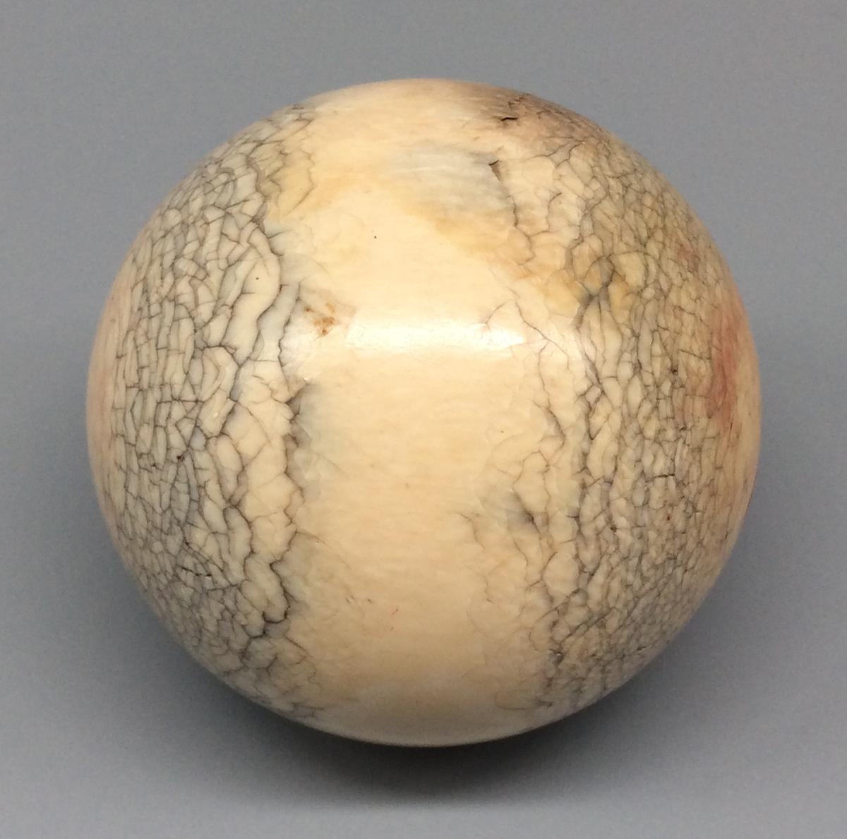 1981.0038.008 Billiard ball, view 1