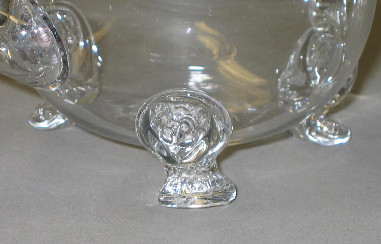 1981.0067 Glass teapot (foot detail)