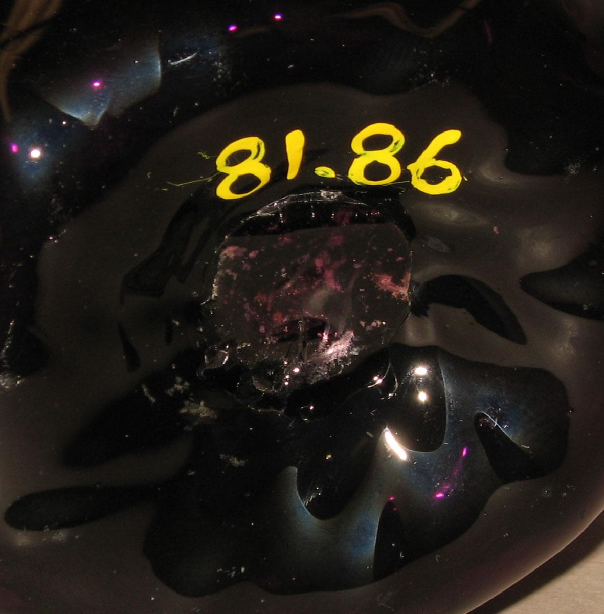 1981.0086 Glass flask (underside)