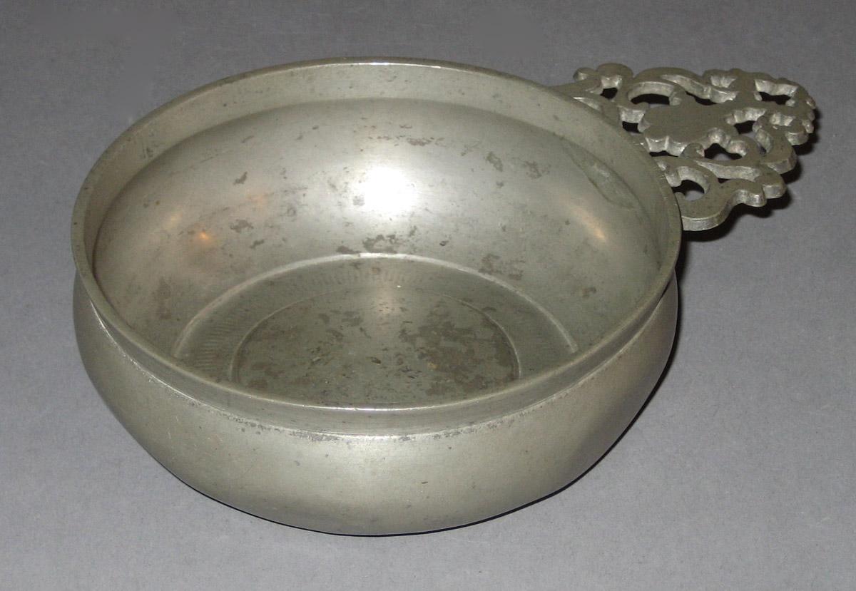 1981.0096 Porringer