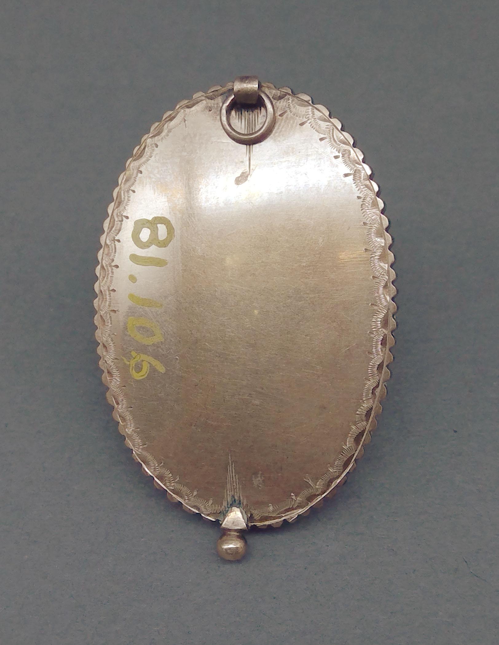 1981.0106 Locket, Mourning brooch, view 2