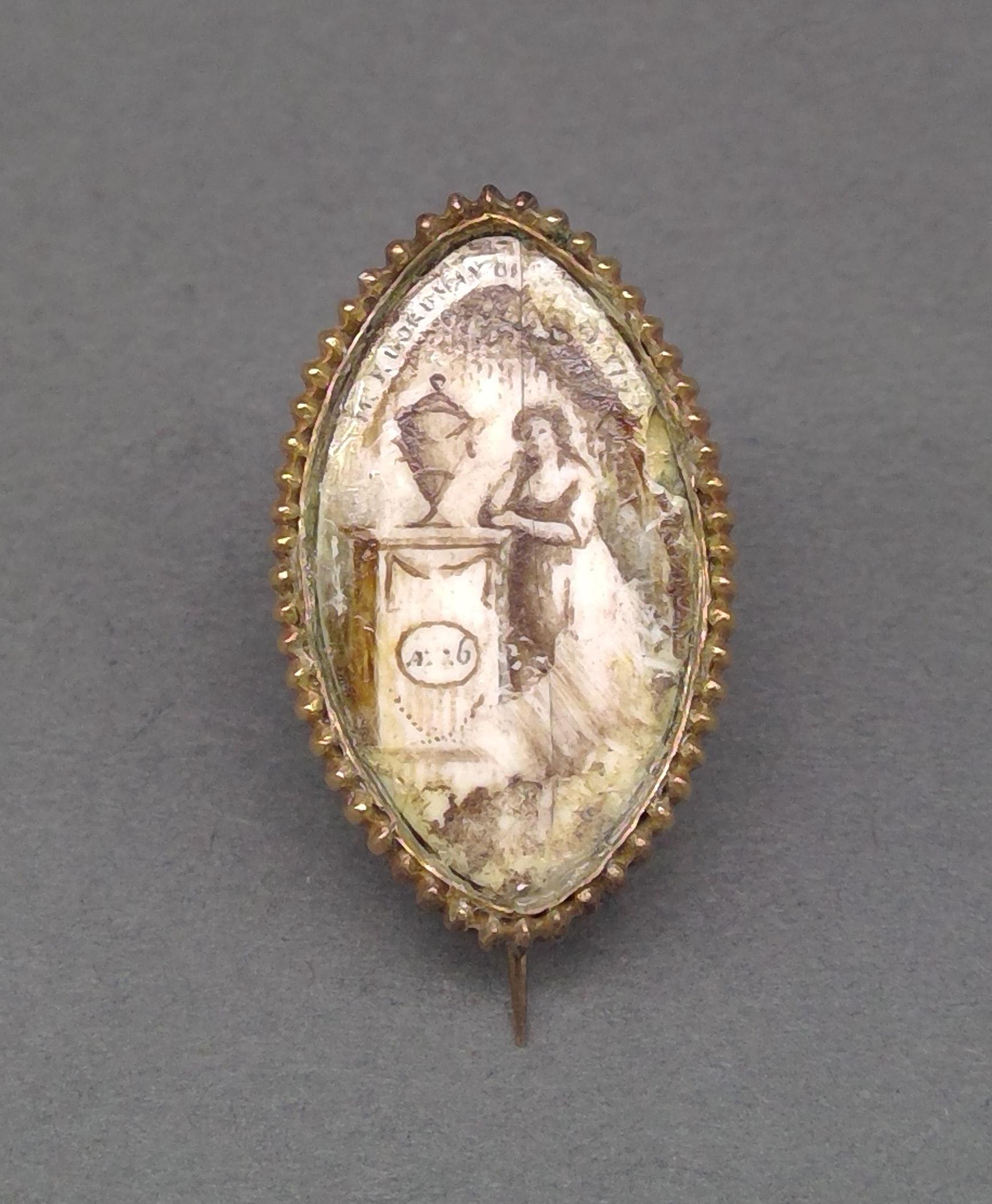 1981.0128 A Brooch view 1