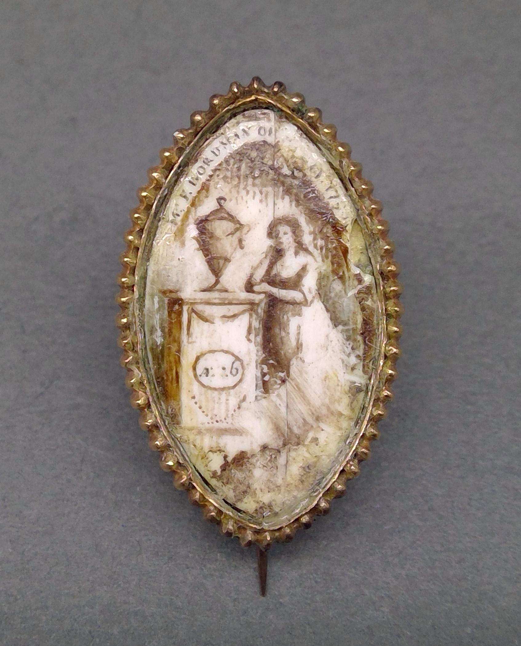 1981.0128 A Brooch view 2