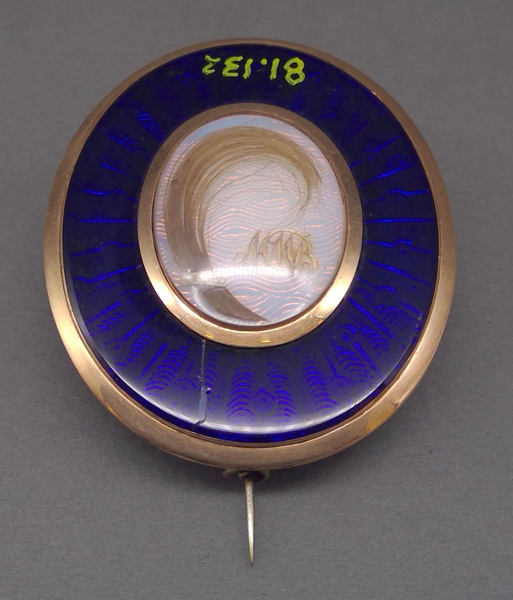 1981.0132 Brooch, Mourning brooch or pin, view 3