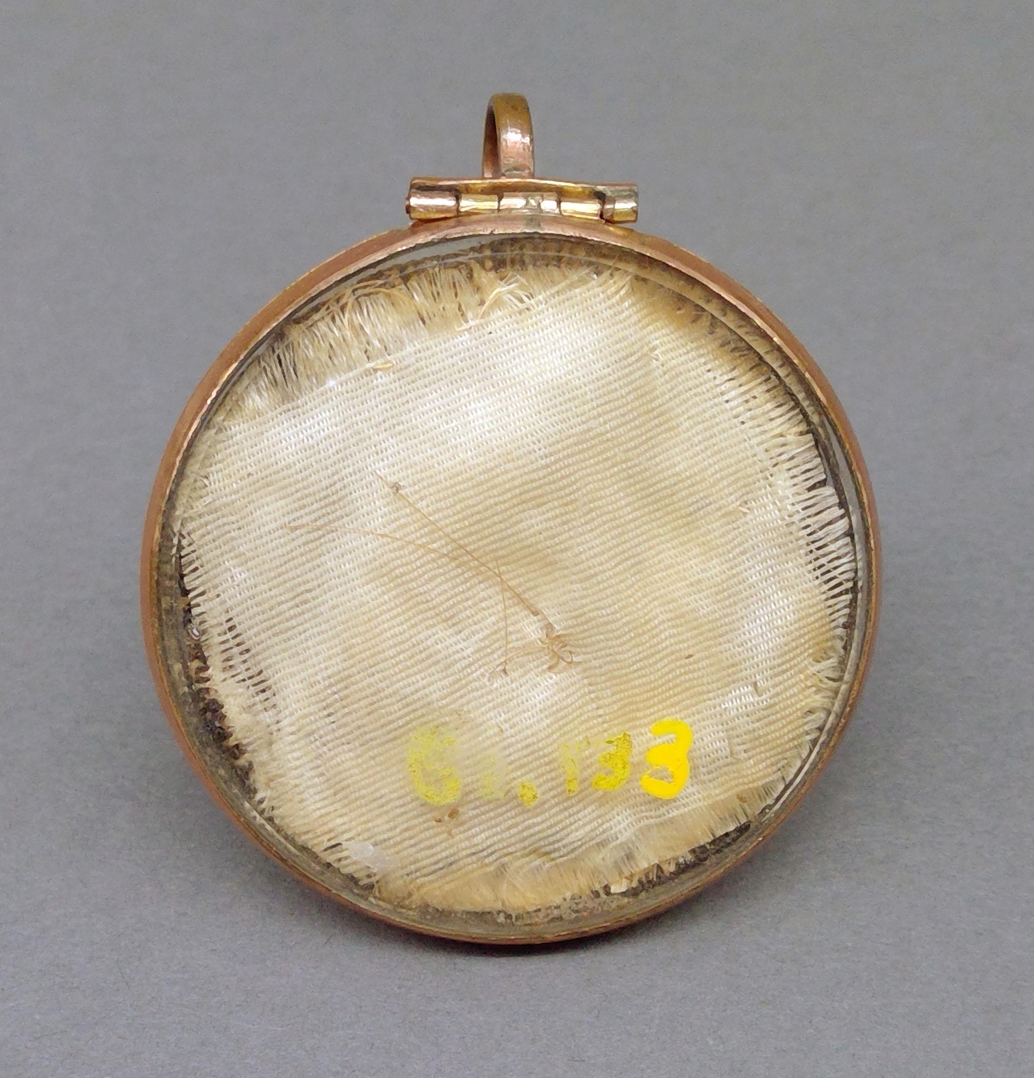 1981.0133 Locket, Mourning brooch, view 2