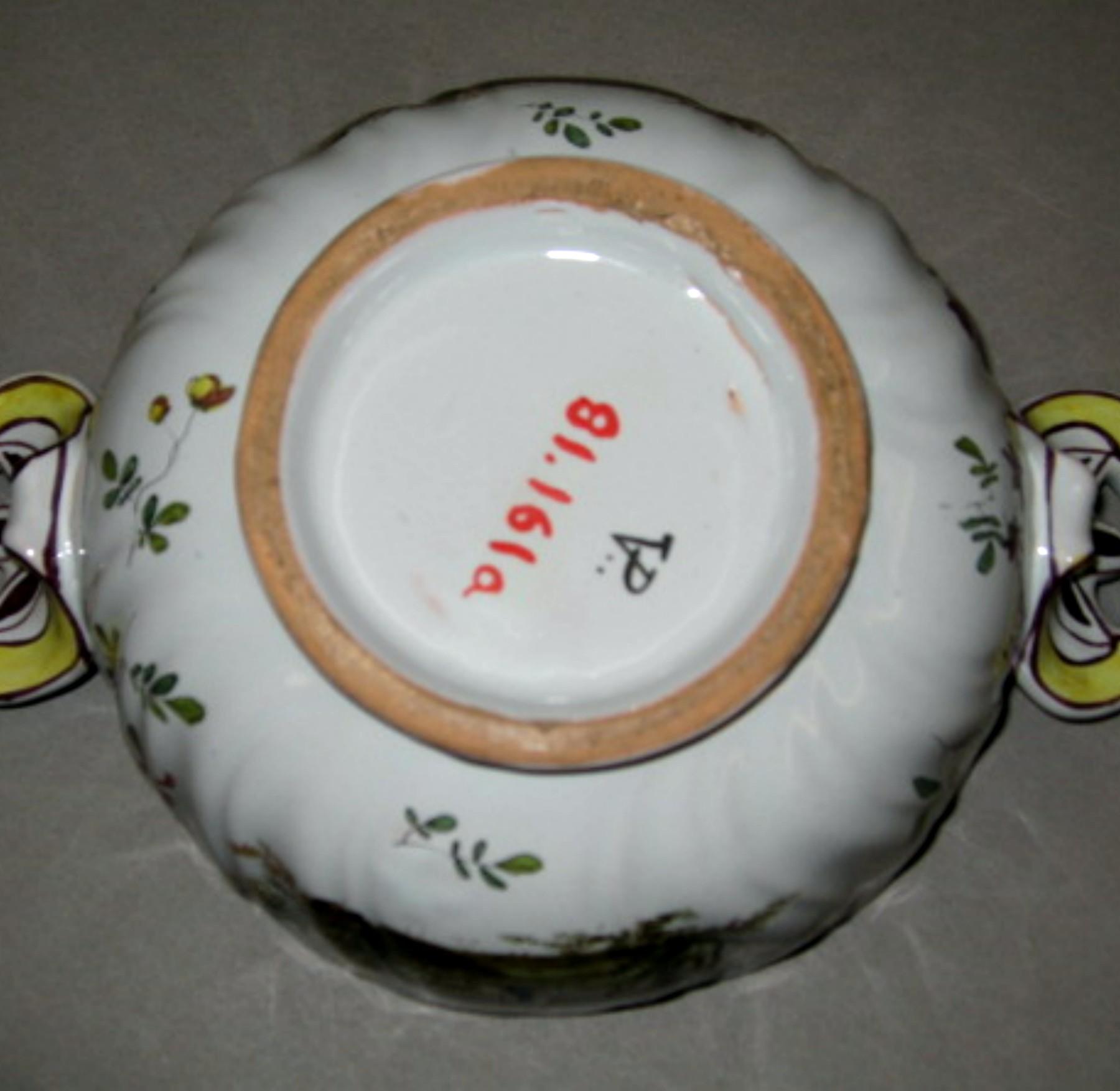 1981.0161 A Tin-glazed earthenware tureen (underside)