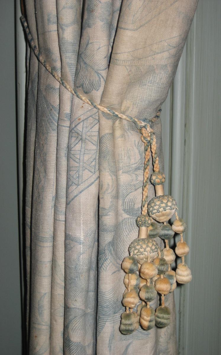 1957.1356 side curtain tieback