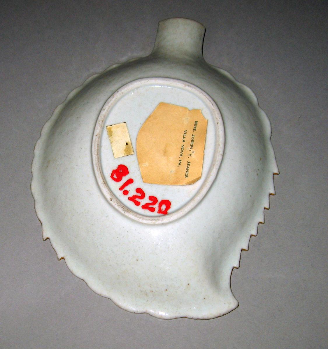 1981.0220 Porcelain Dish underside