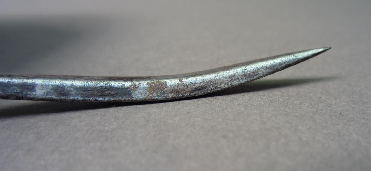 1981.0225 Curved needle, Tip