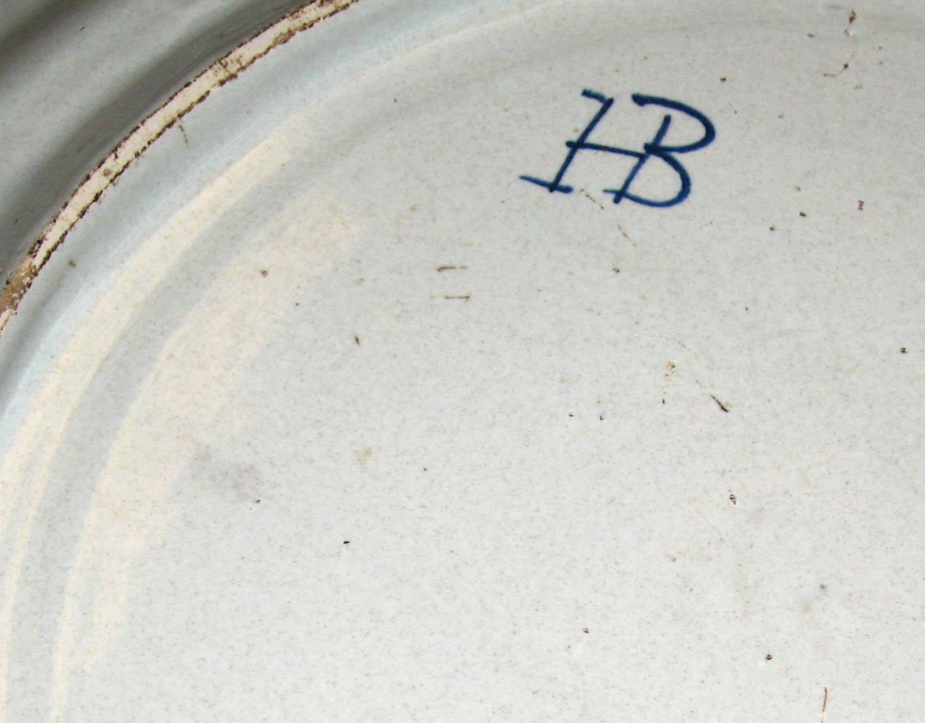 1981.0230.002 Tin-glazed earthenware dish (mark)