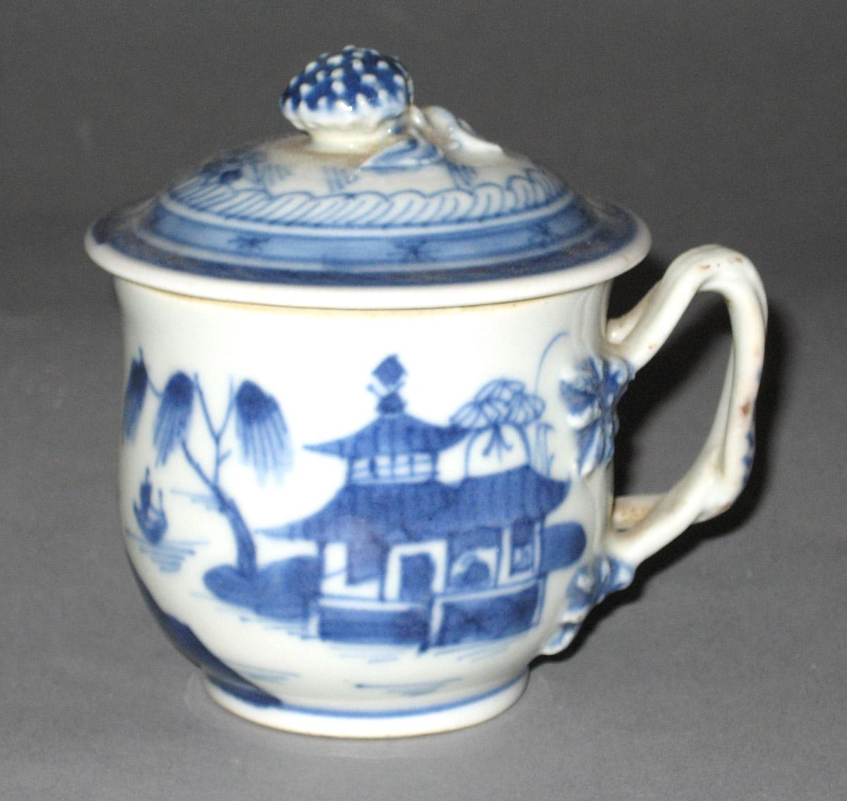 1981.0234.001 A, B Porcelain pot de creme