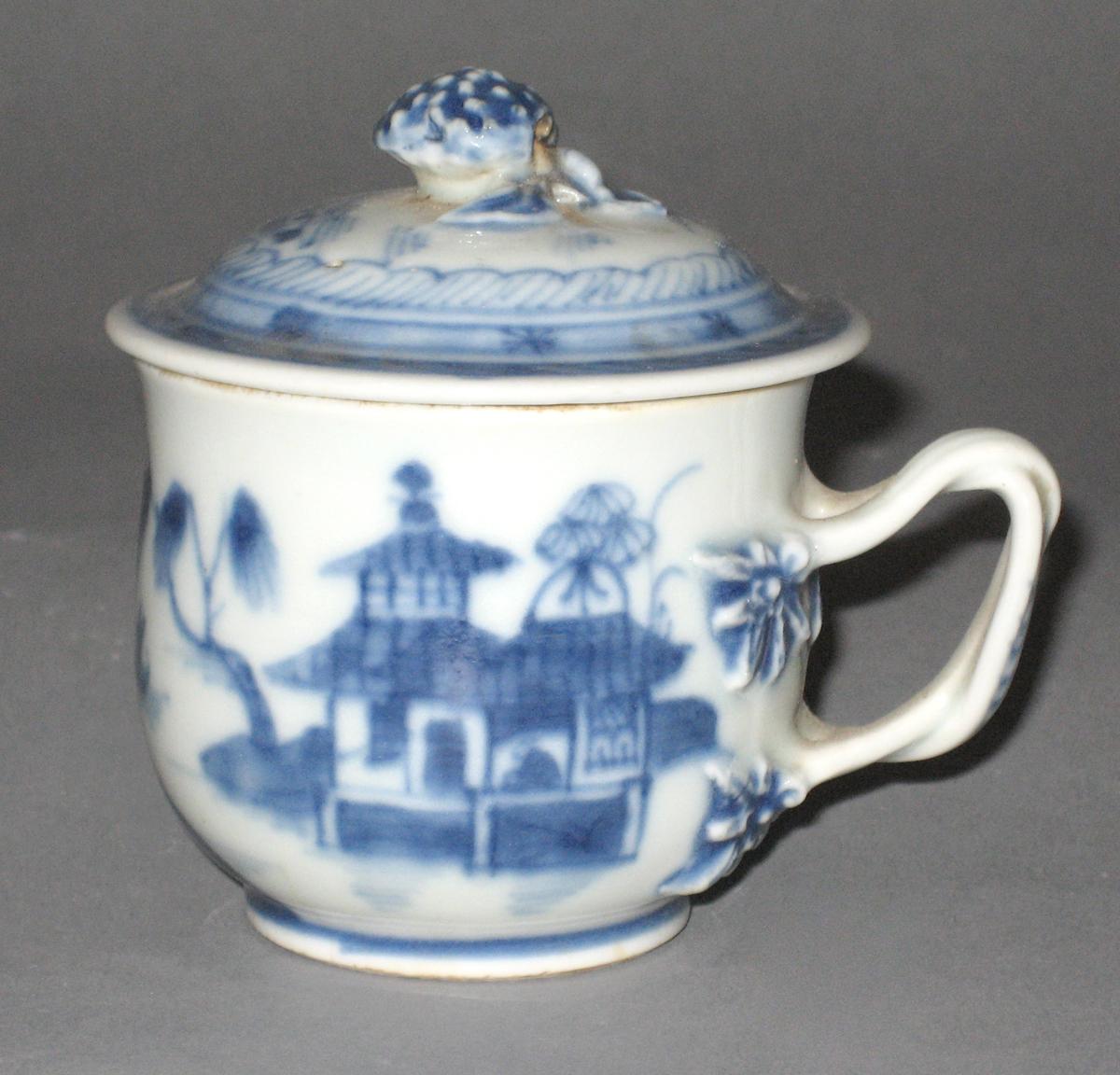 1981.0234.002 A, B Porcelain pot de creme