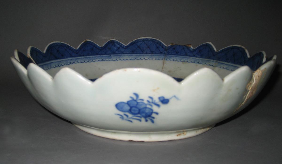 1981.0237 Porcelain Bowl side view