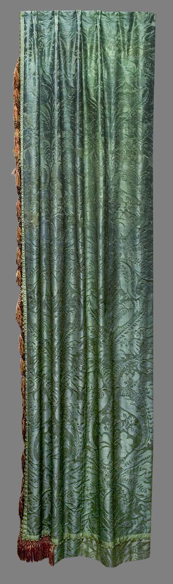 1957.1358.002 B Window Hanging, Side Curtain