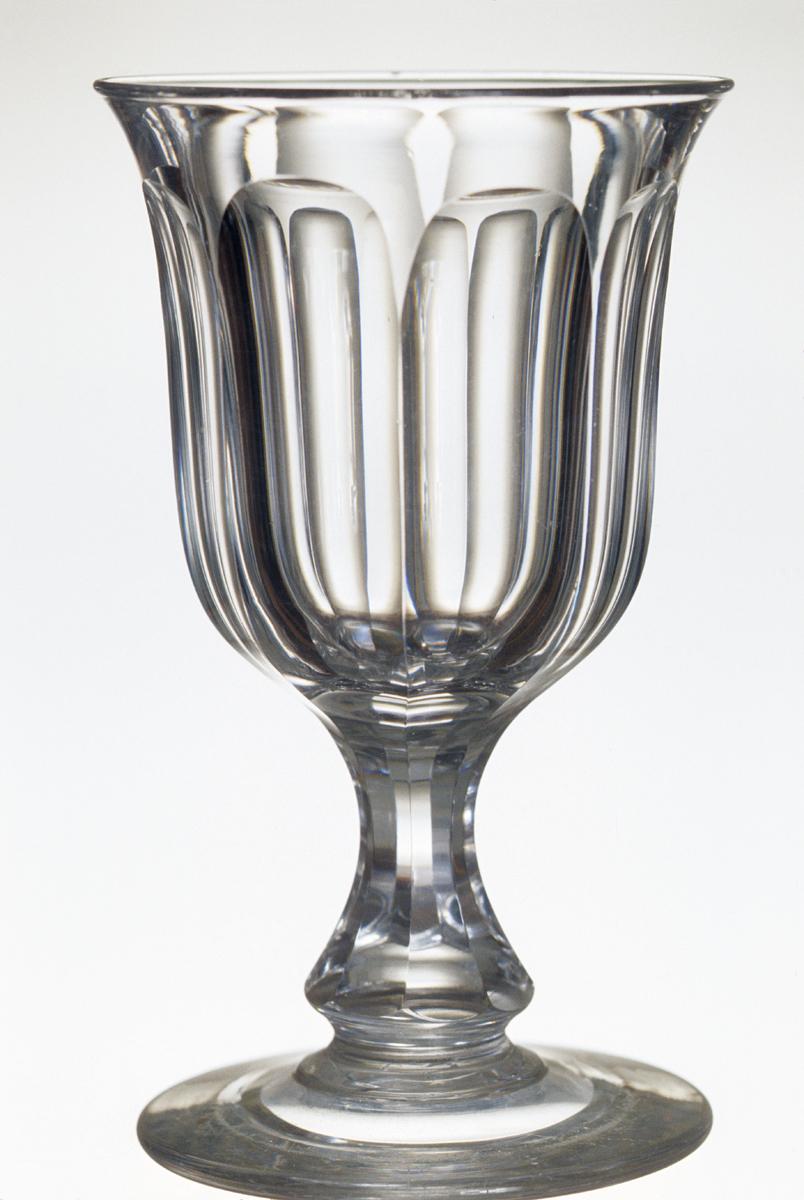 1981.0247.001 Glass wineglass