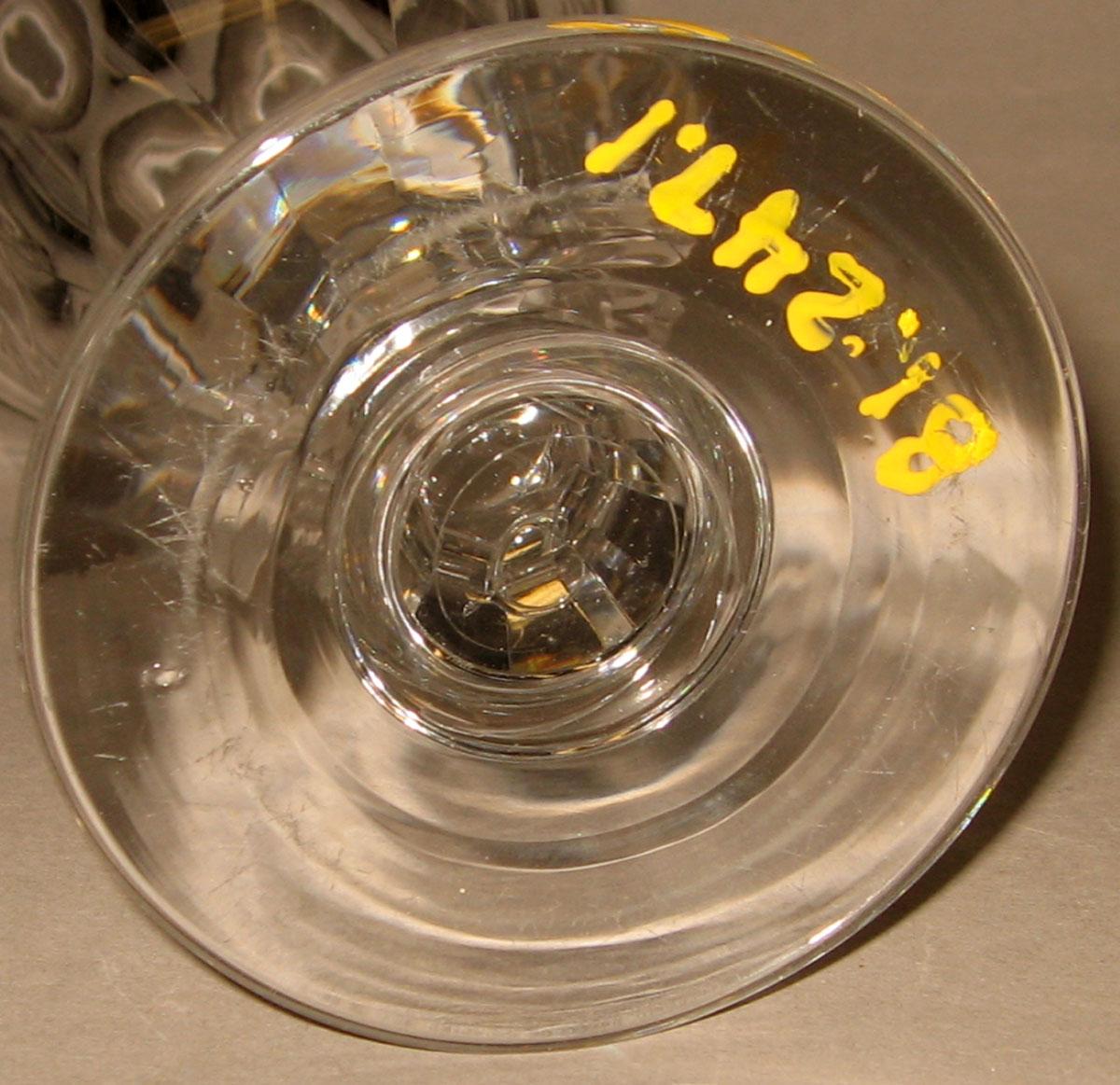 1981.0247.001 Glass wineglass (underside)