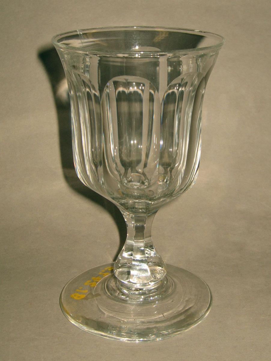 1981.0247.003 Glass wineglass
