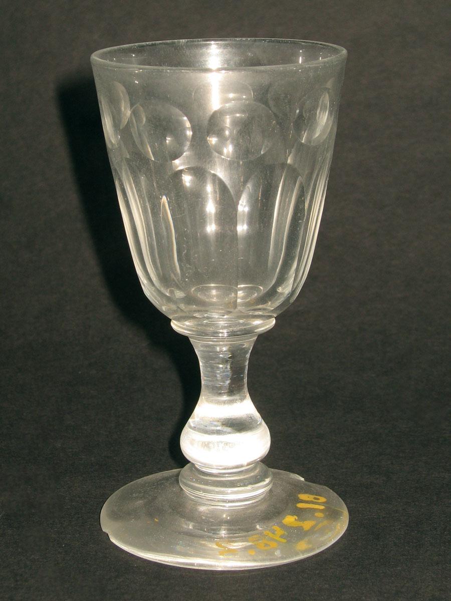 1981.0248.002 Glass wineglass