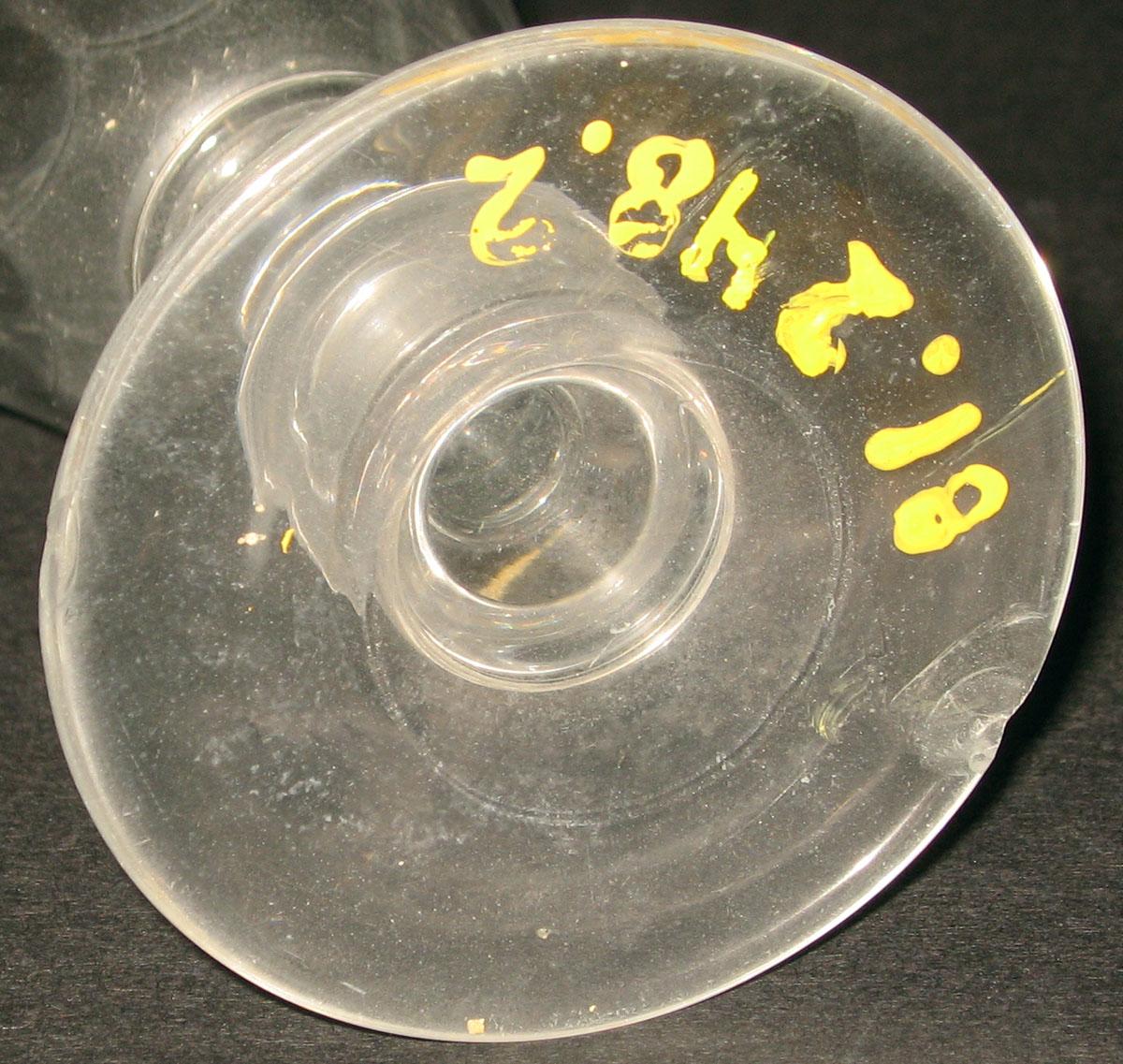 1981.0248.002 Glass wineglass (underside)