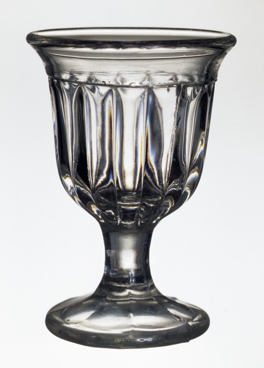 1981.0251.001 Glass wineglass