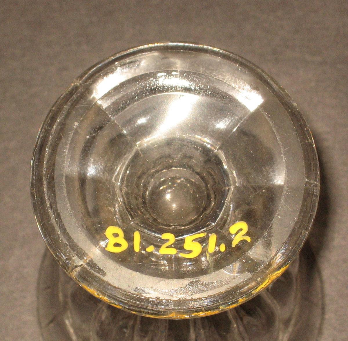 1981.0251.002 Glass wineglass (underside)