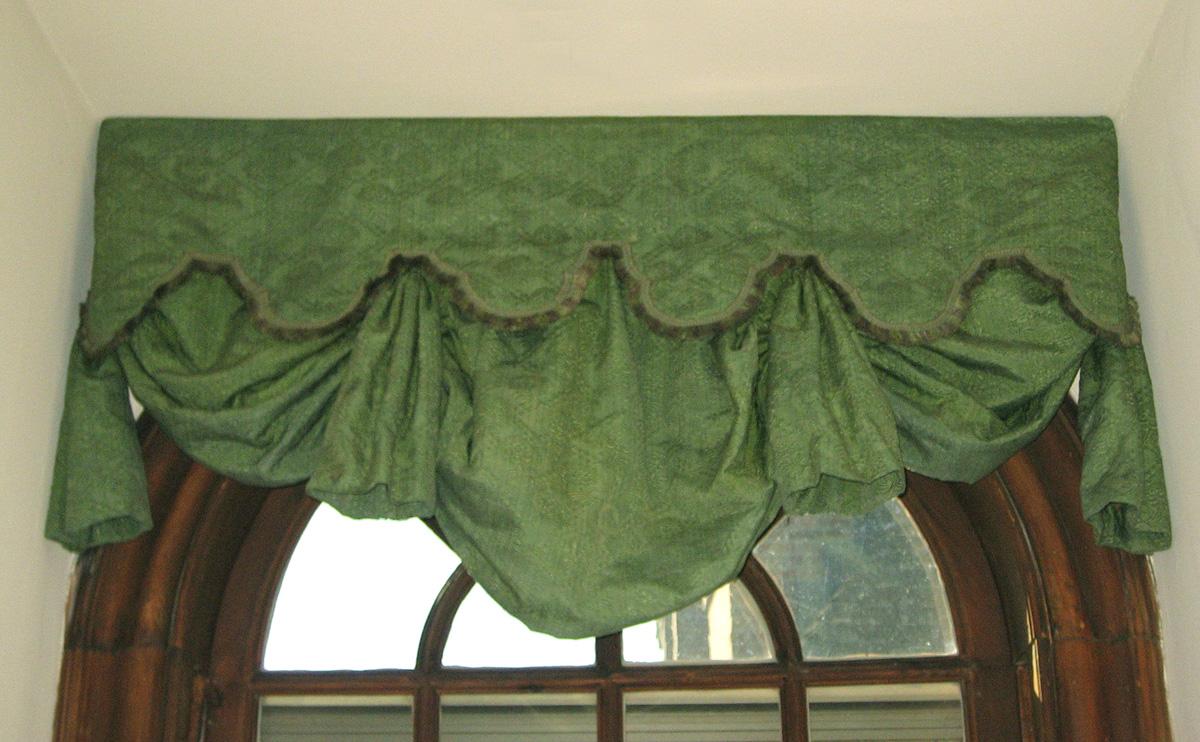 1952.0339 valance