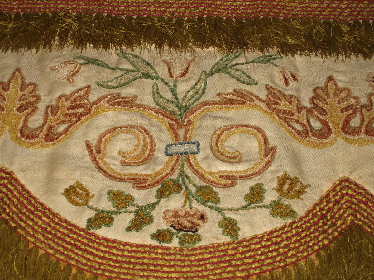 1957.1360.001-.004 Window hanging, detail 3