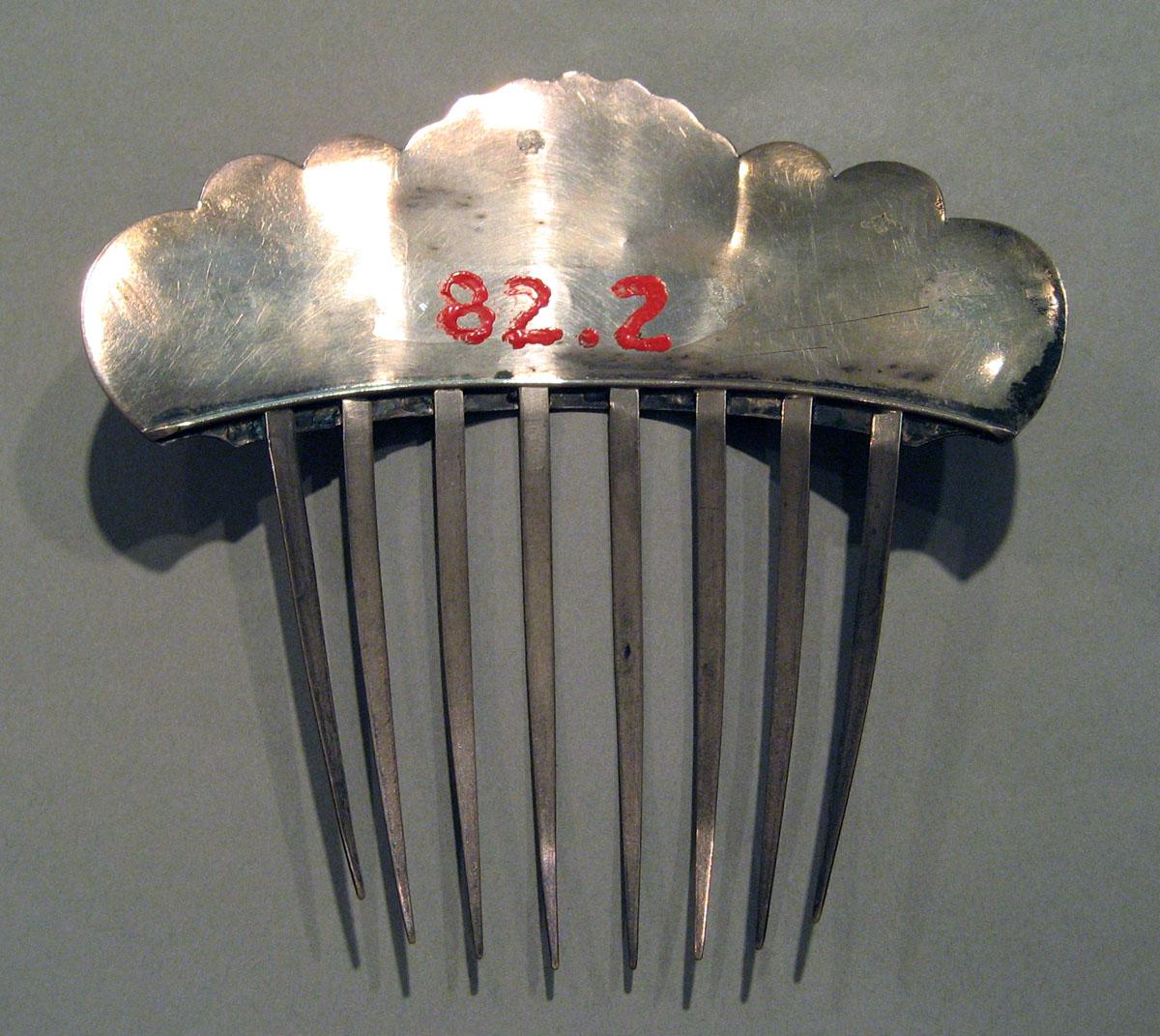 1982.0002 Silver Comb underside