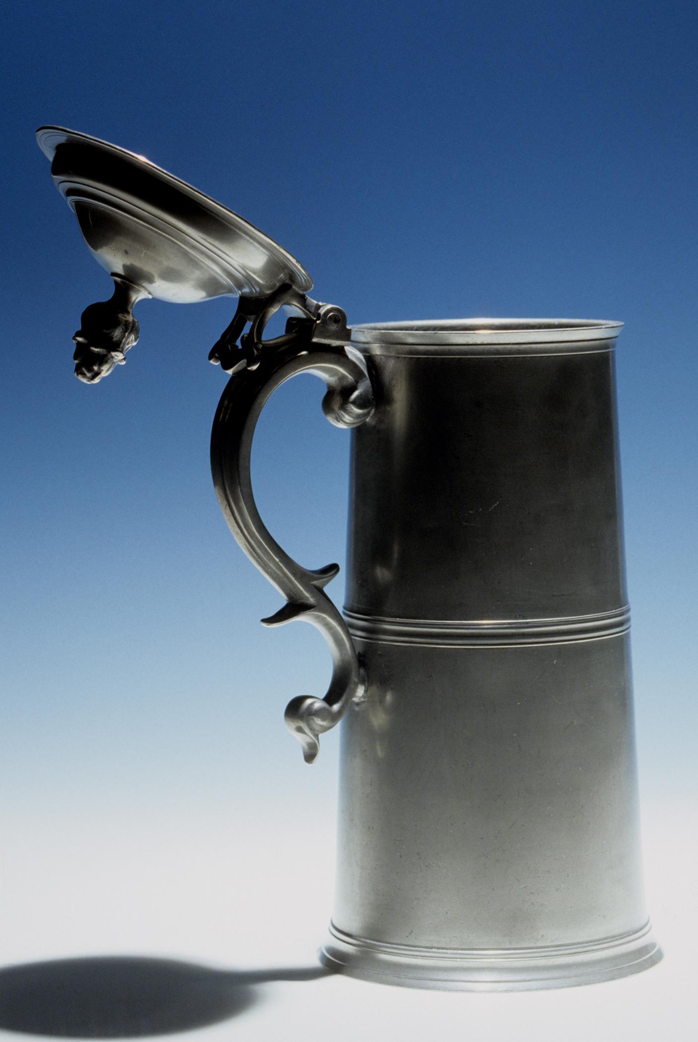1982.0005 Pewter flagon (view 2)