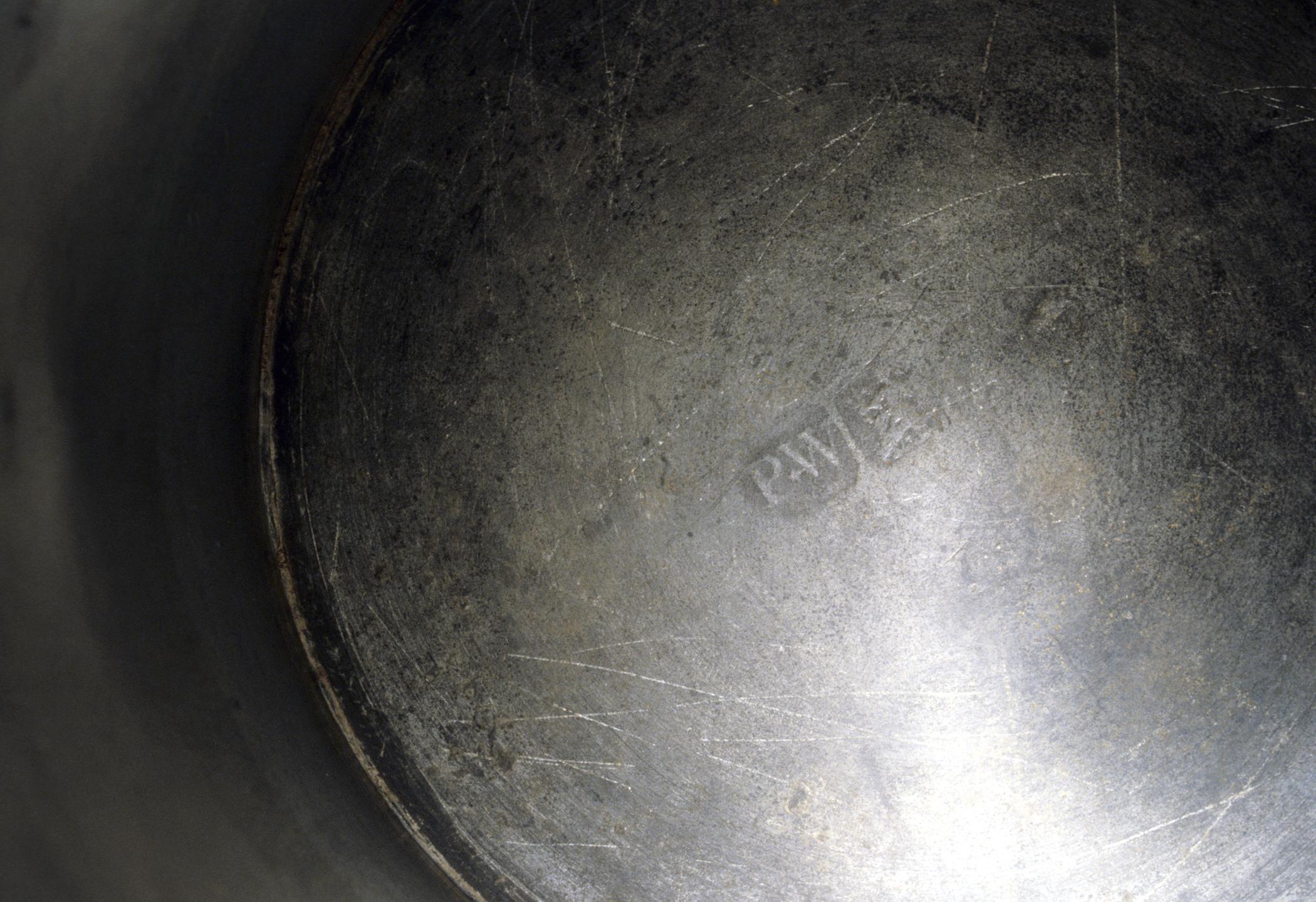 1982.0005 Pewter flagon (mark)