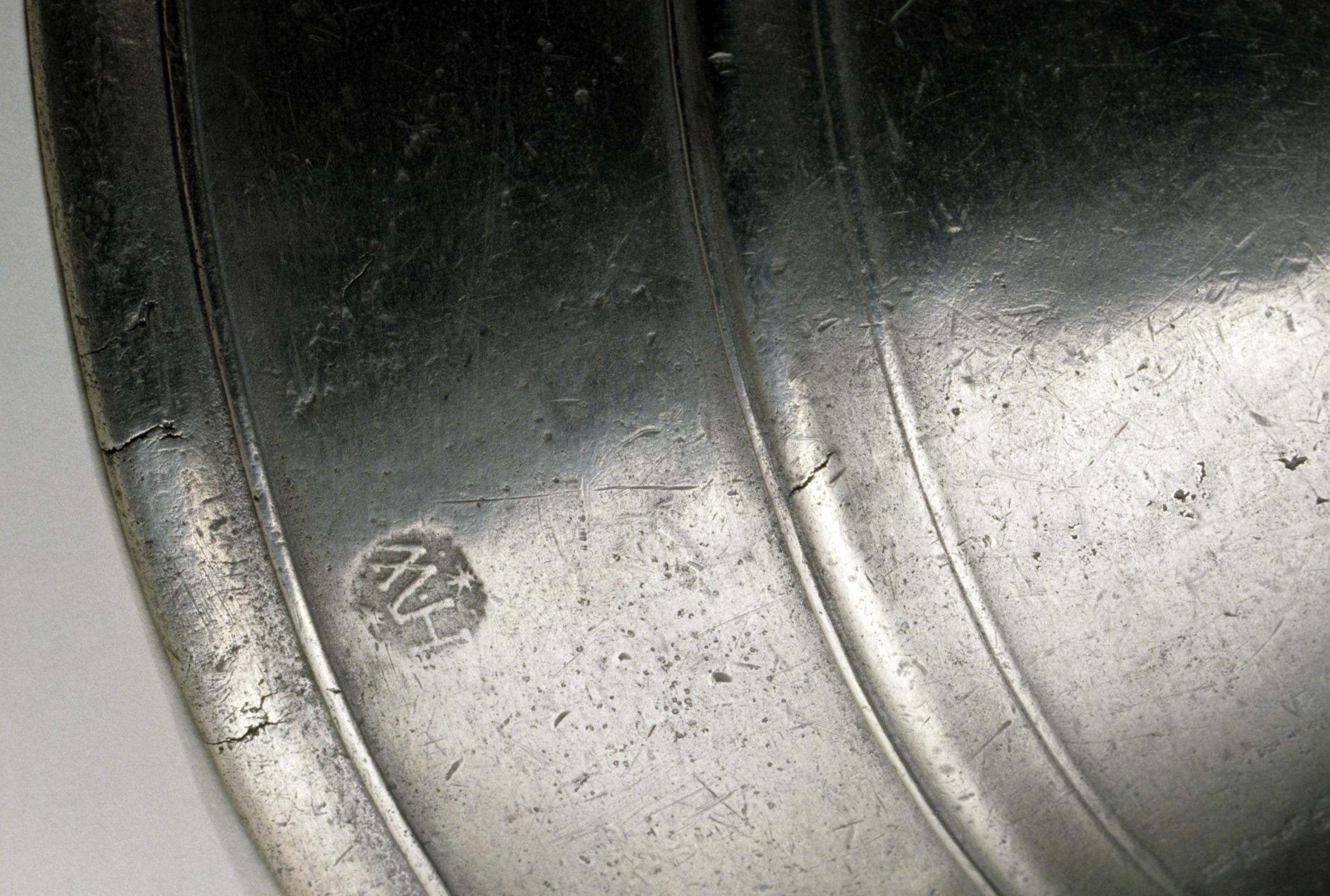 1982.0007 Pewter funnel (mark)