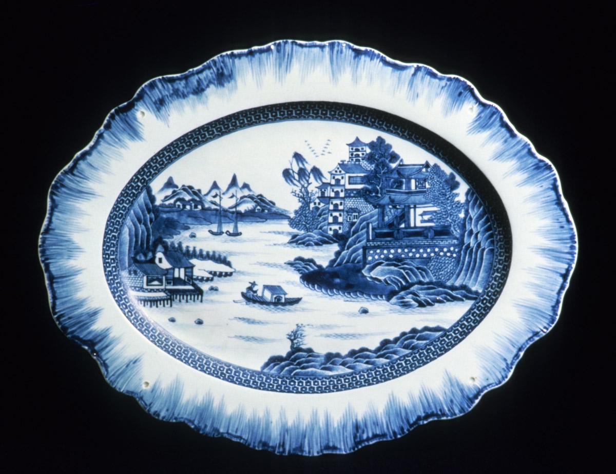 1982.0072 Porcelain dish