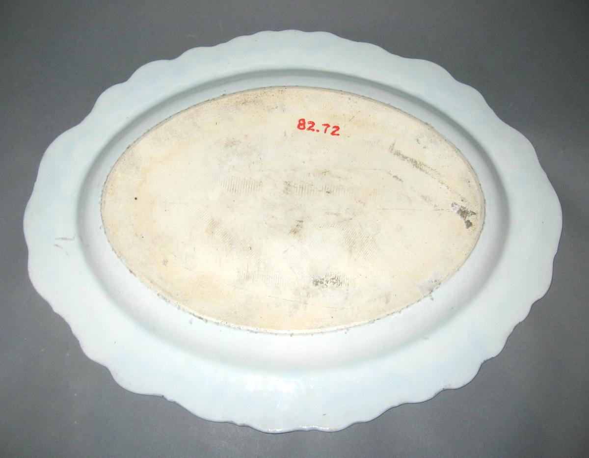 1982.0072 Porcelain dish, back