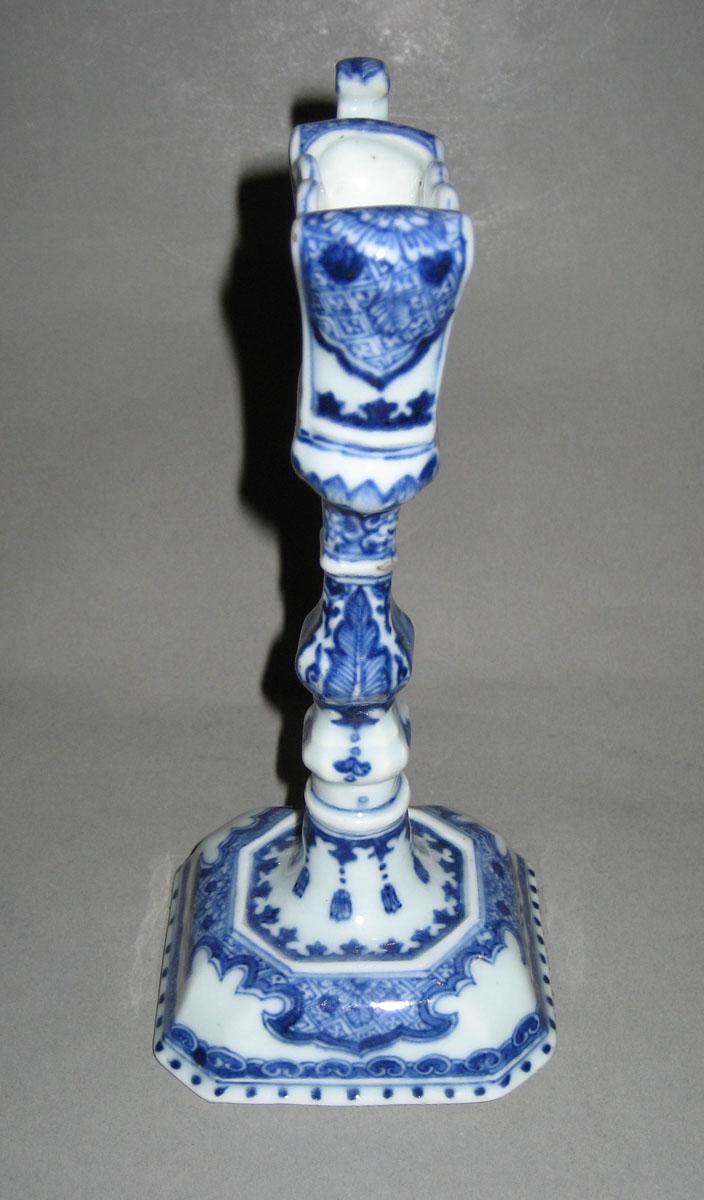 1982.0098 Snuffer stand view2
