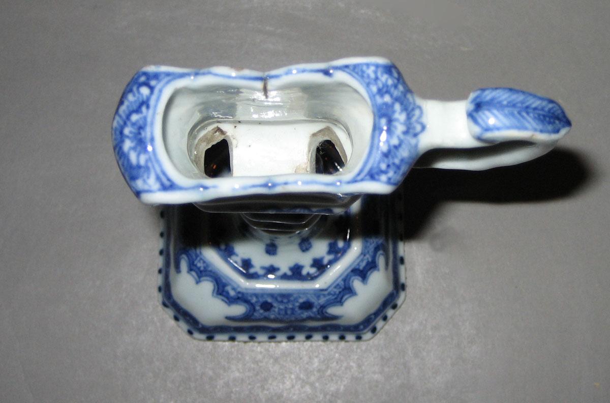 1982.0098 Snuffer stand upper