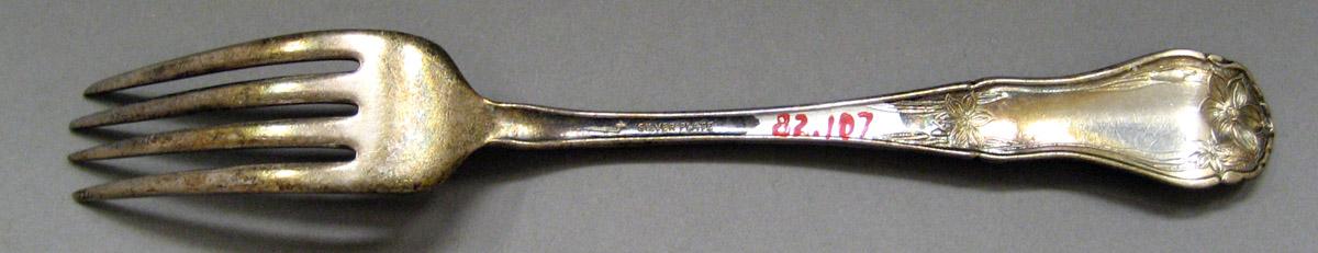 1982.0107 Silver Fork underside