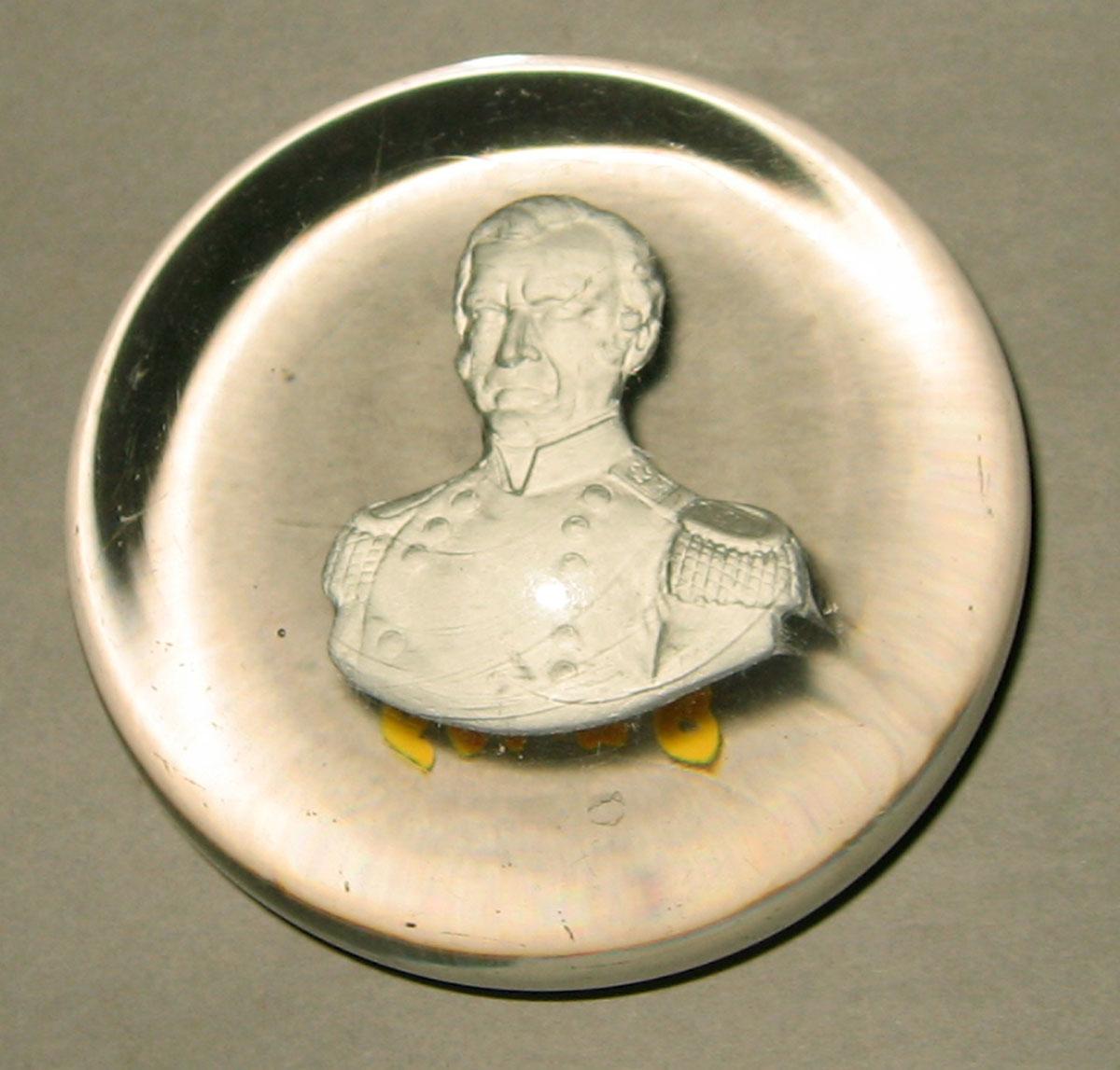 1982.0109 Glass paperweight