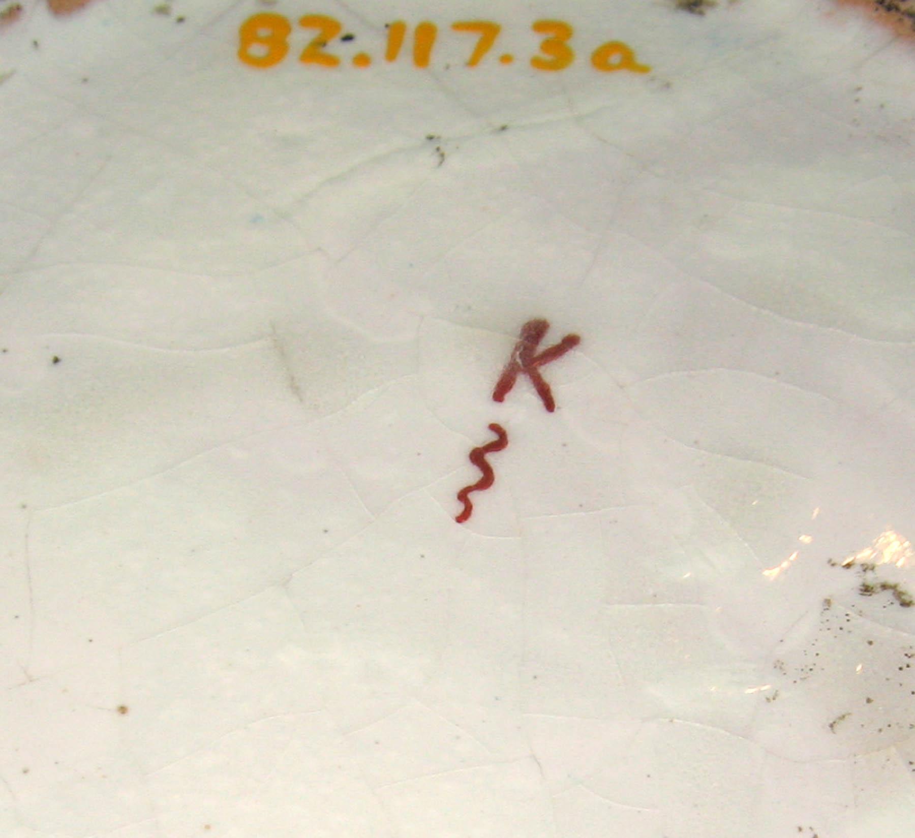 1982.0117.003 A Earthenware vase (mark)