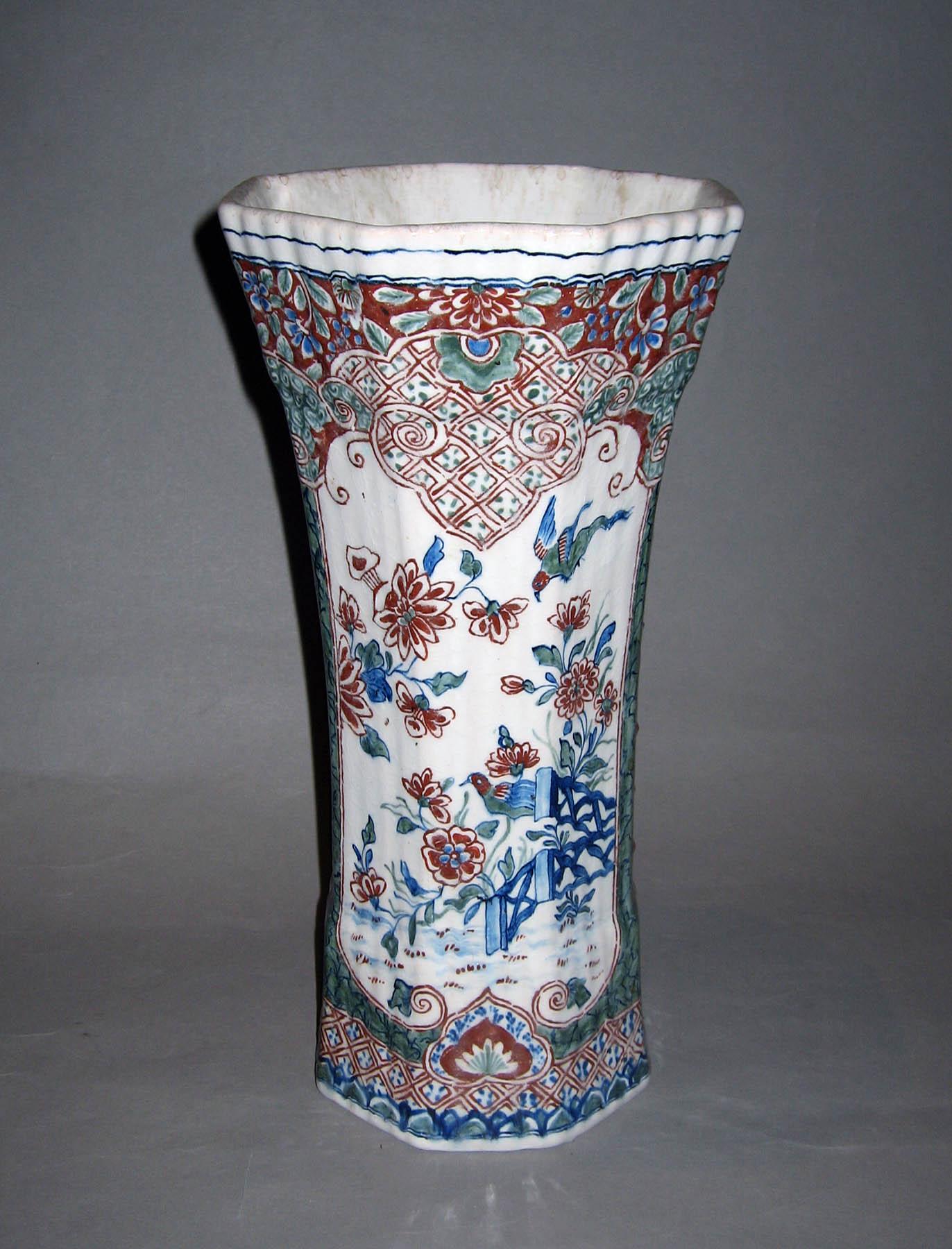 1982.0117.005 Earthenware vase