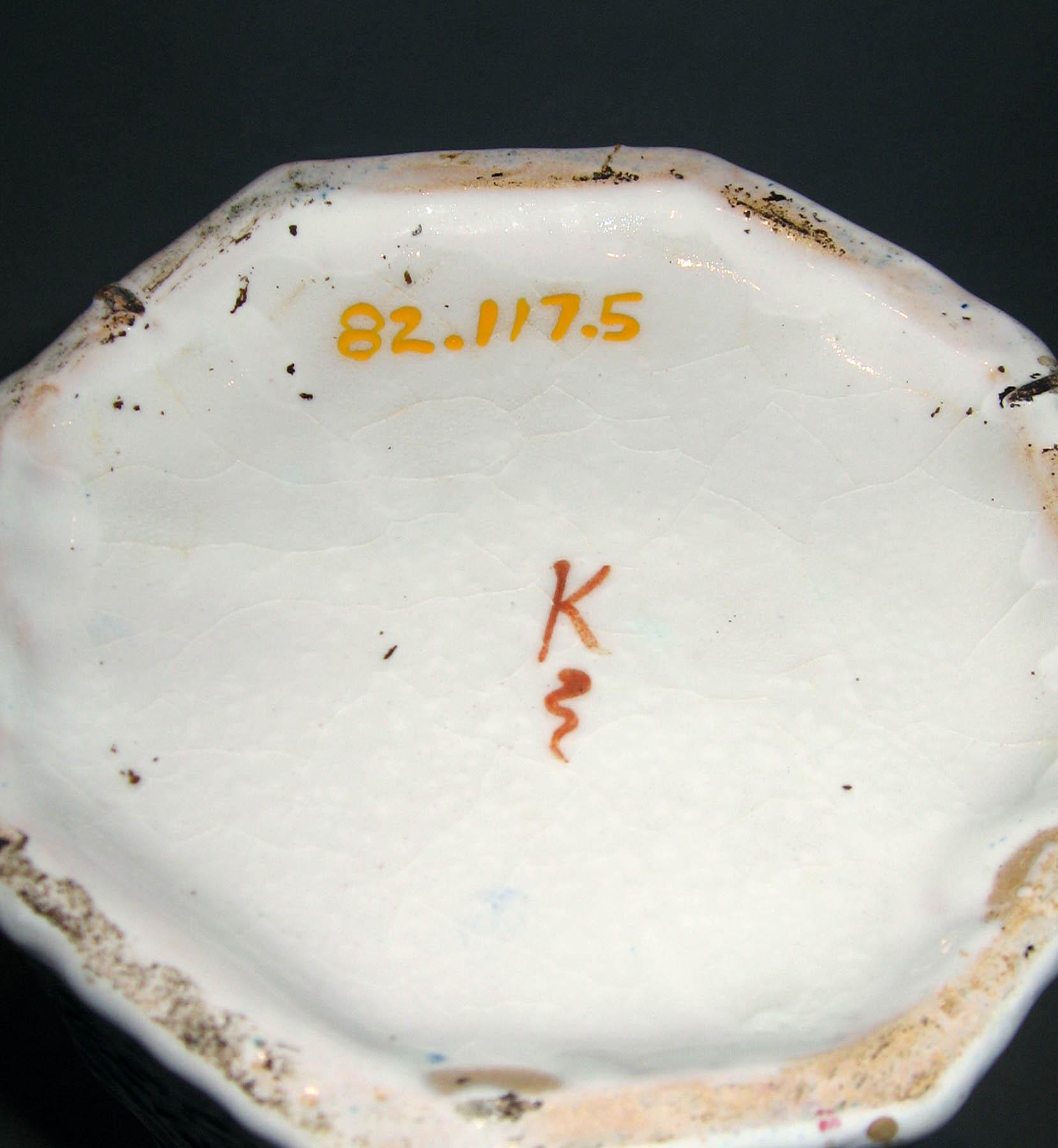 1982.0117.005 Earthenware vase (underside)