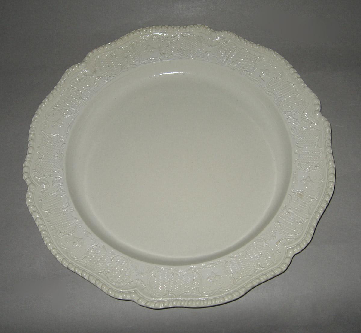 1982.0118 White salt-glazed stoneware dish