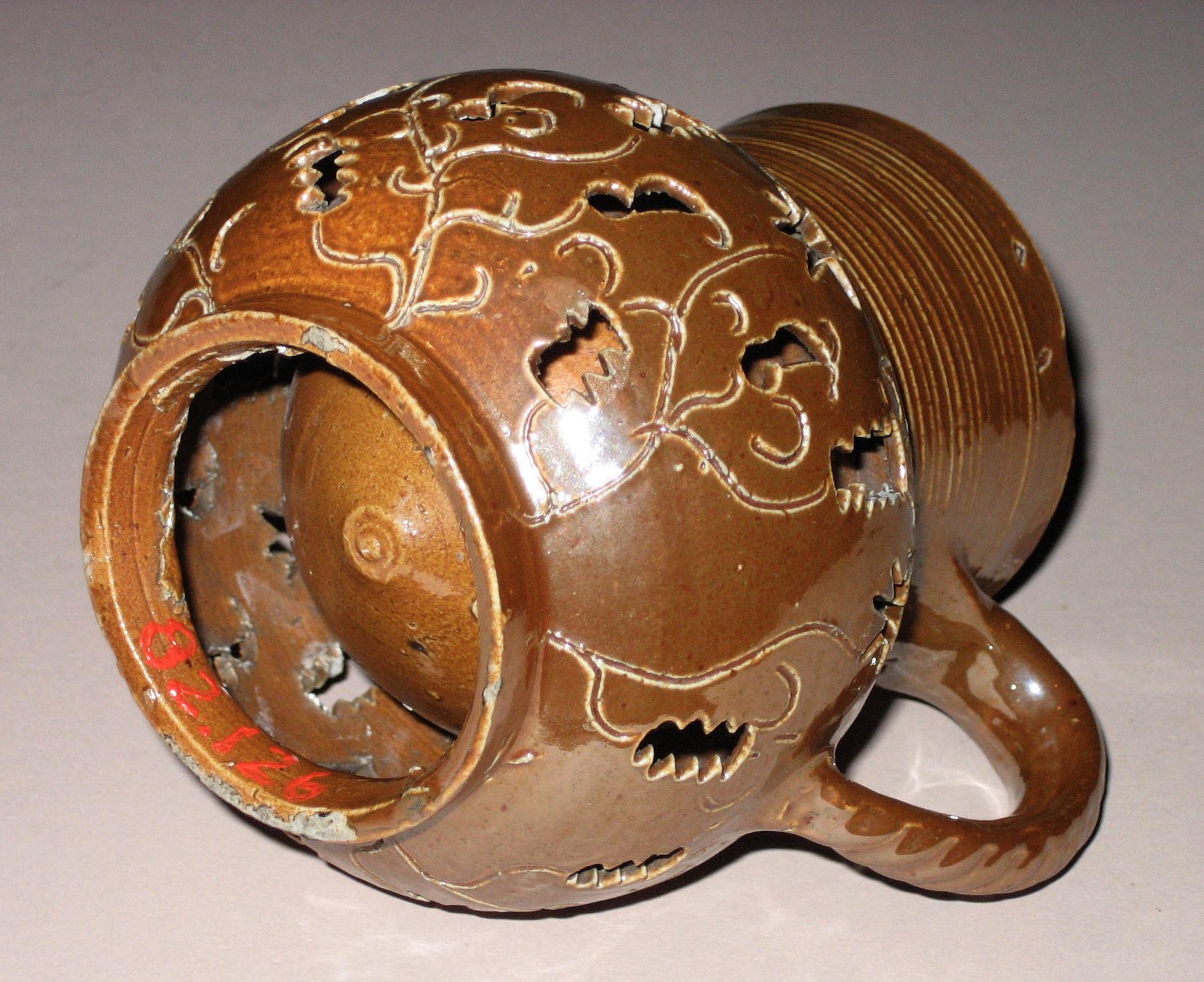 1982.0126 Salt-glazed stoneware mug or jug (bottom)