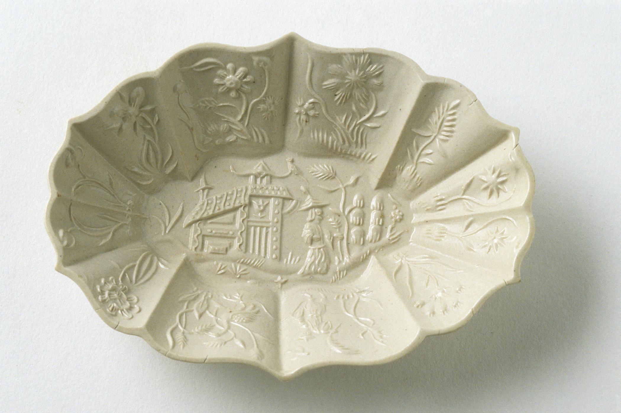 1982.0128 Sweetmeat dish