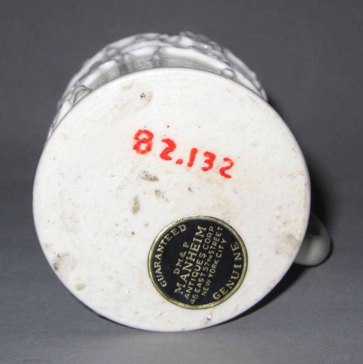 1982.0132 Porcelain coffee cup underside